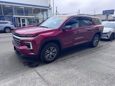 2025 Chevrolet Traverse LT